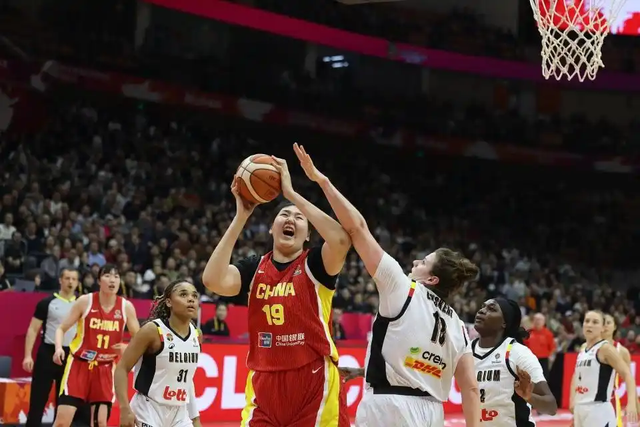 壹号娱乐-张子宇两双孤掌难鸣，宫鲁鸣率中国女篮惨败比利时，李梦赢了