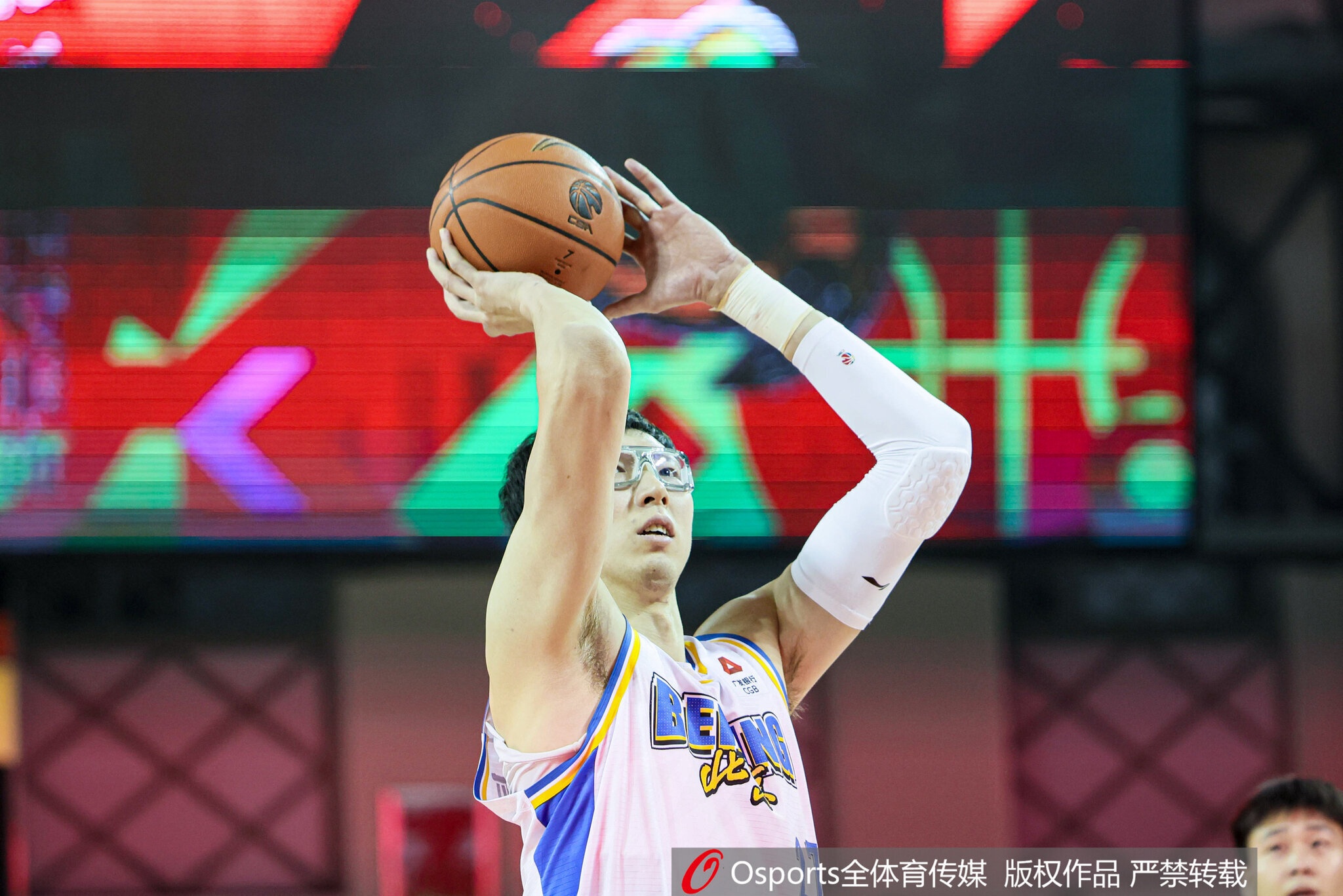 壹号娱乐-媒体人：北京进攻越打越简单变成单打队 效率一旦不行就很难打了